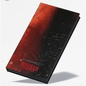 The Void Eye Palette Stranger Things Limited Edition by Mac